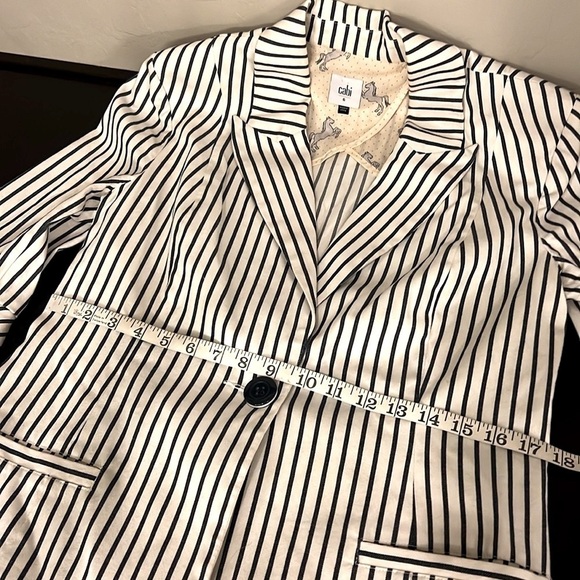 Cabi Olé Bell Sleeve Navy Striped Blazer
Jacket Size 6 - Picture 9 of 13